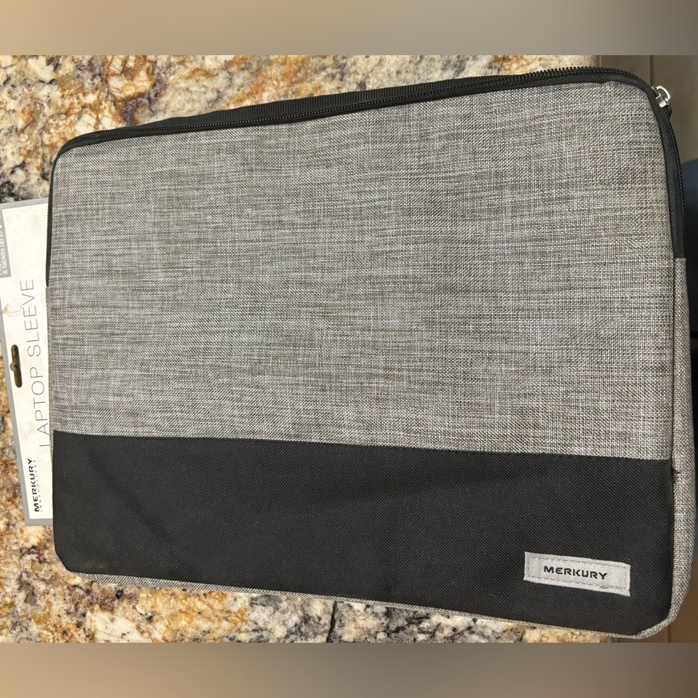 Merkury laptop sleeve (fits up to 14”)